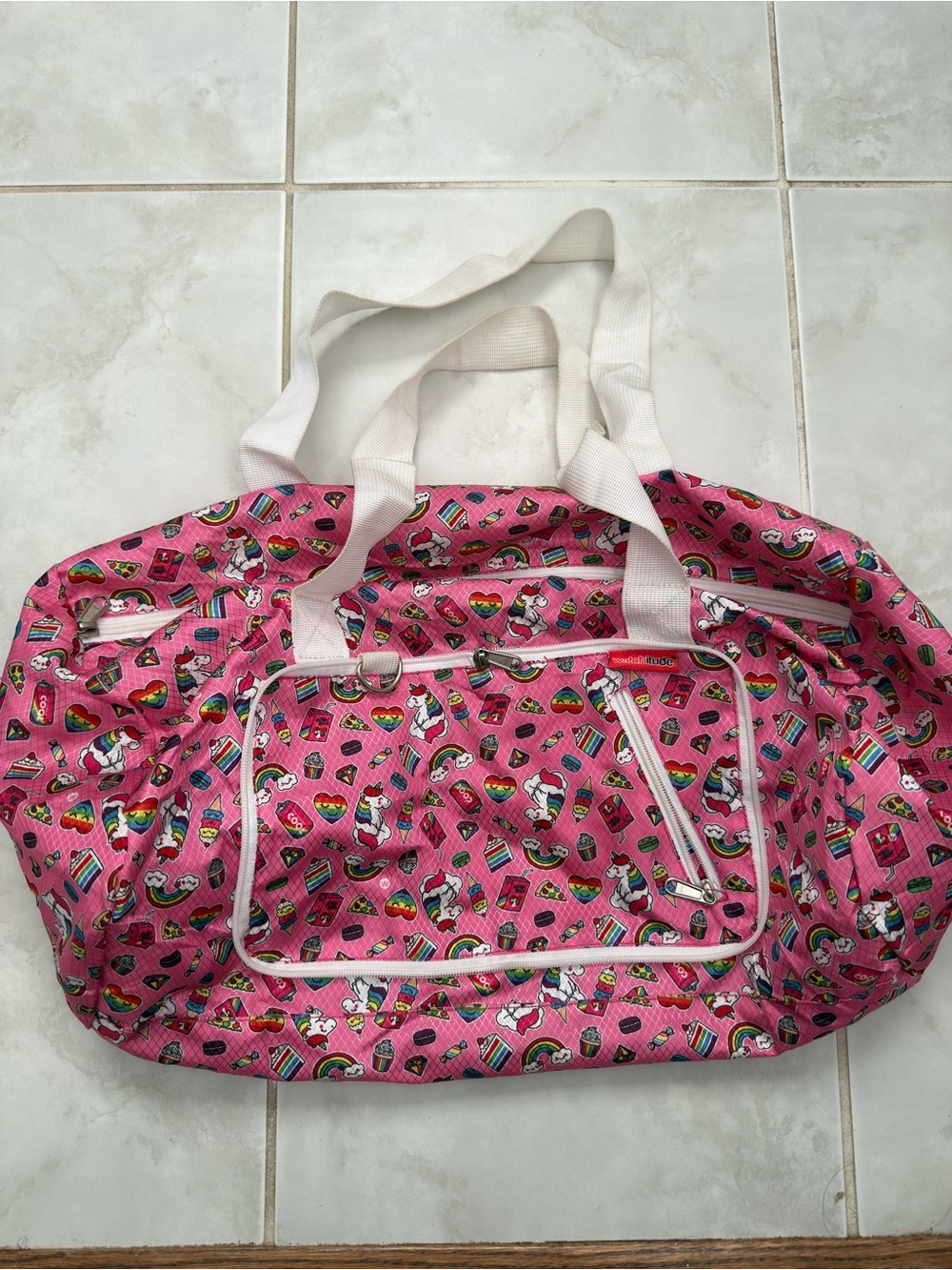 Fun rainbows and unicorns bright pink duffel 🌈🦄